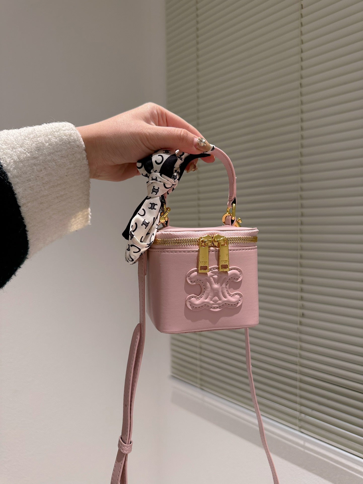 Minimalist box bag