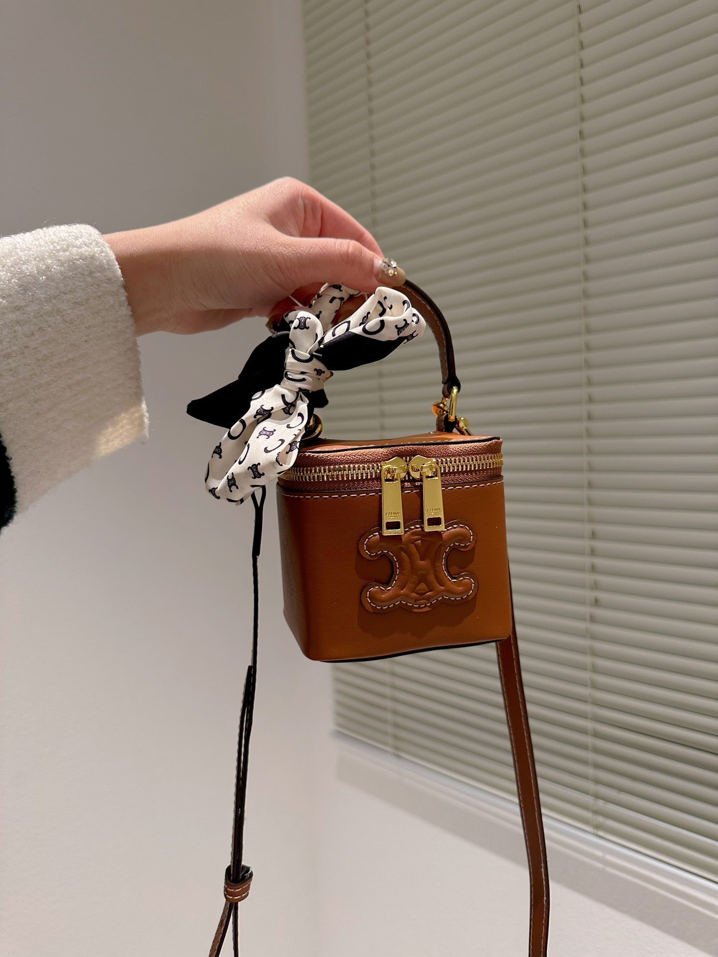 Minimalist box bag