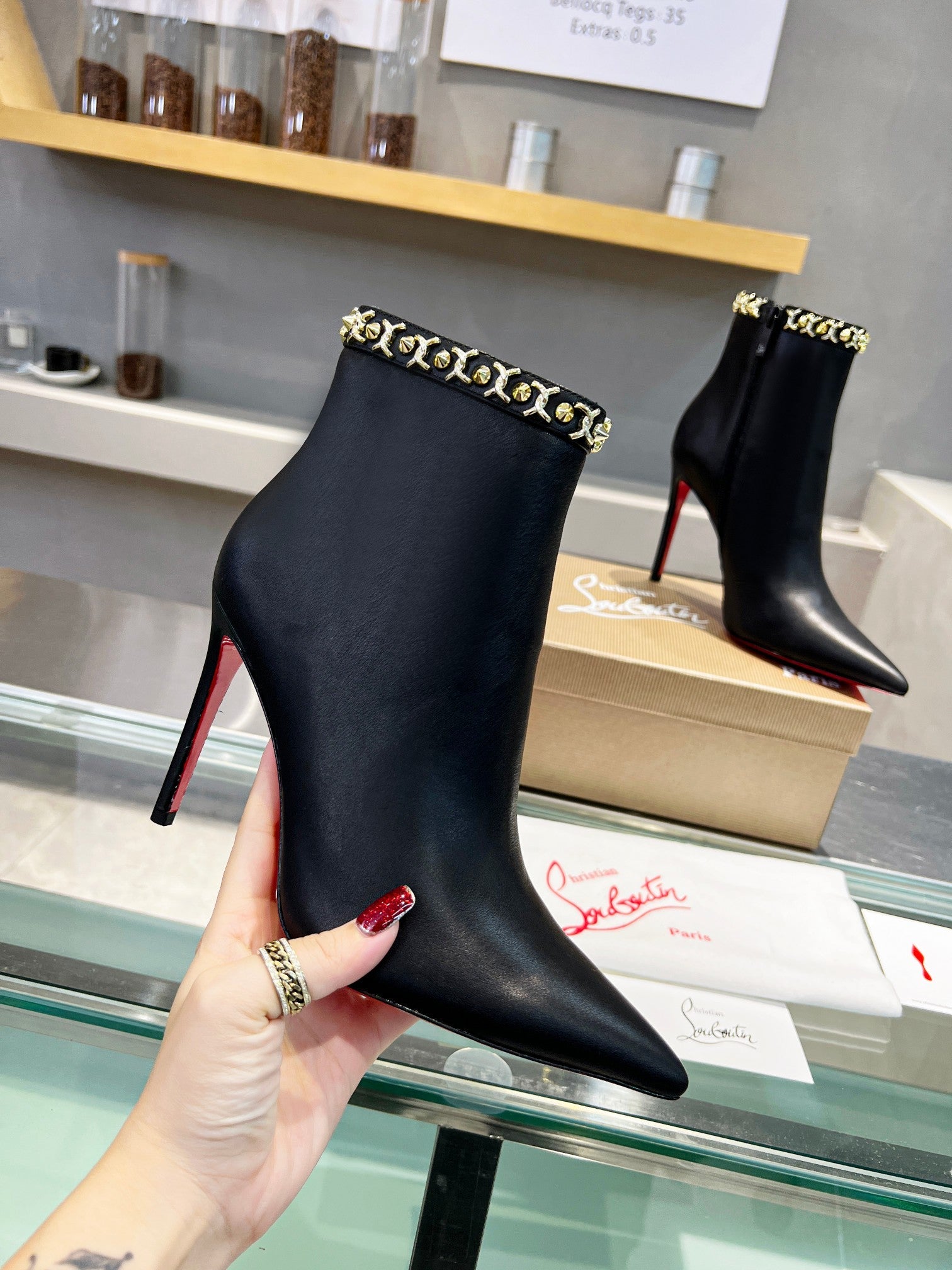 CL*  1:1 VIP pointed chain cowhide short boots