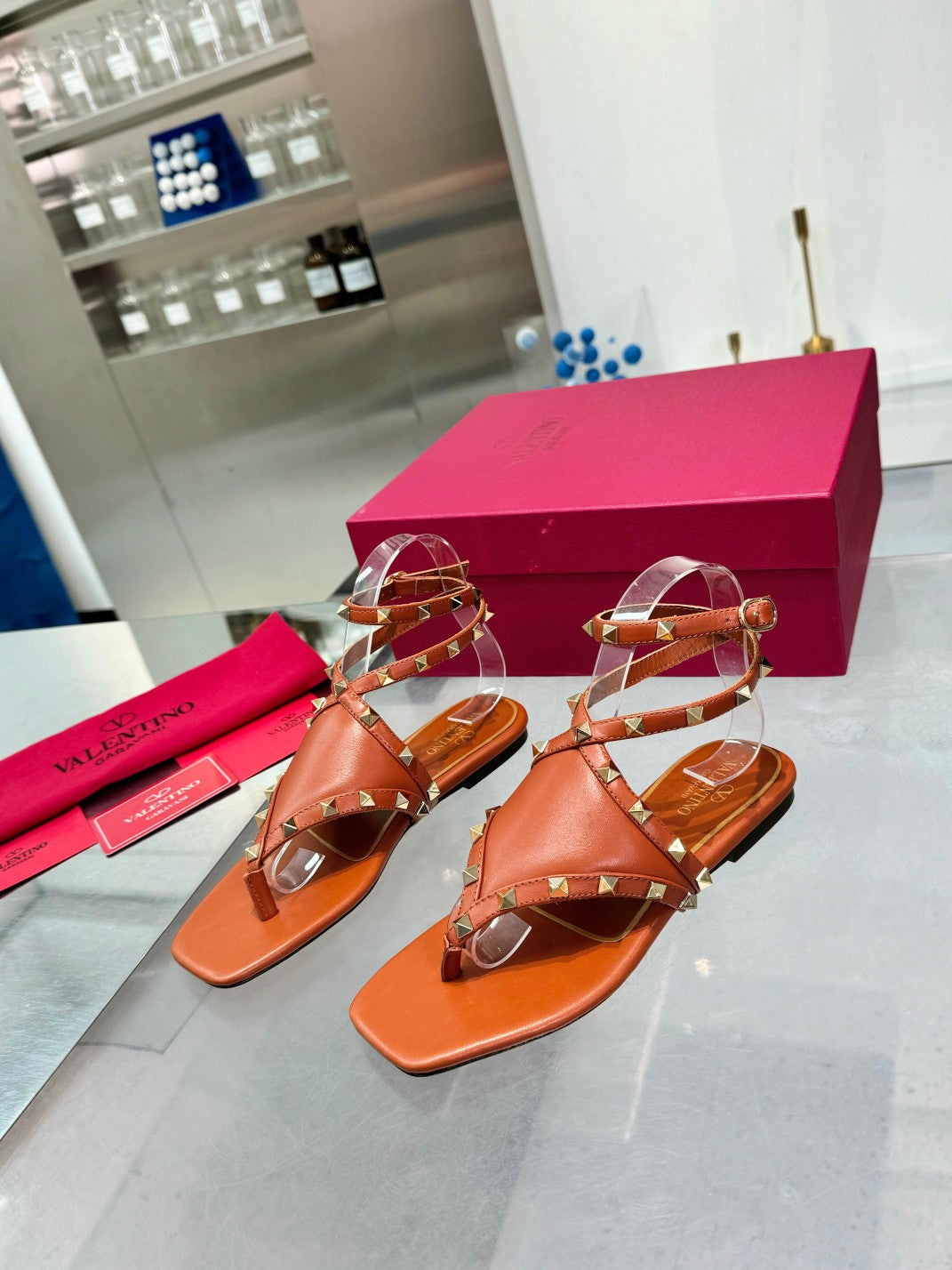 Valentino* 24 new flat sandals with rivets and hollowed-out back  1:1 VIP
