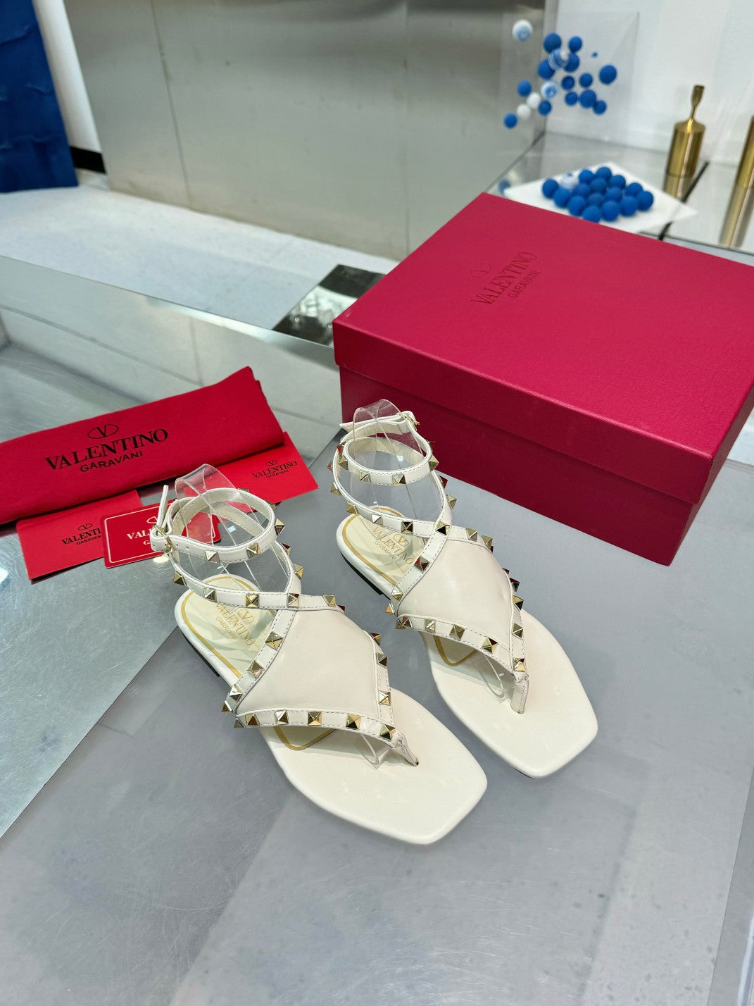 Valentino* 24 new flat sandals with rivets and hollowed-out back  1:1 VIP