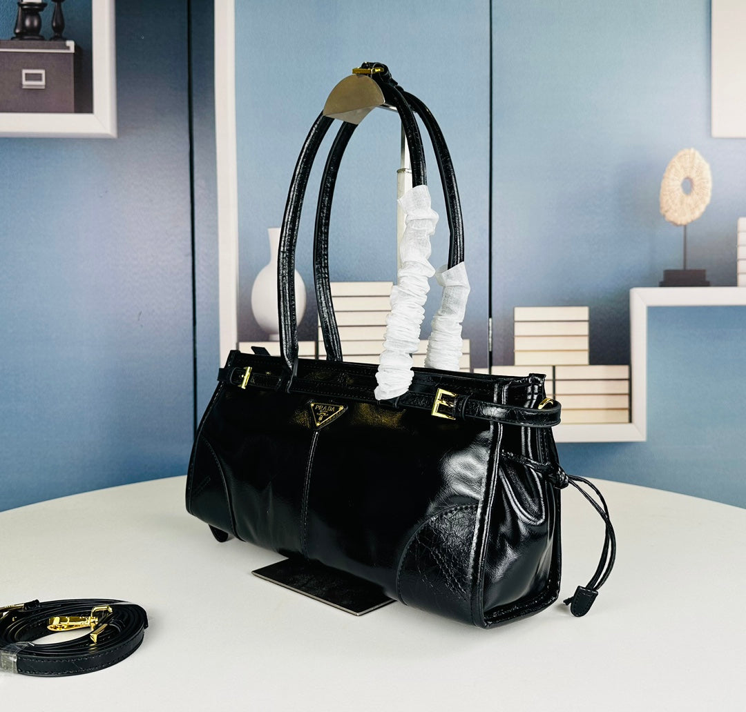 Top layer cowhide handbag