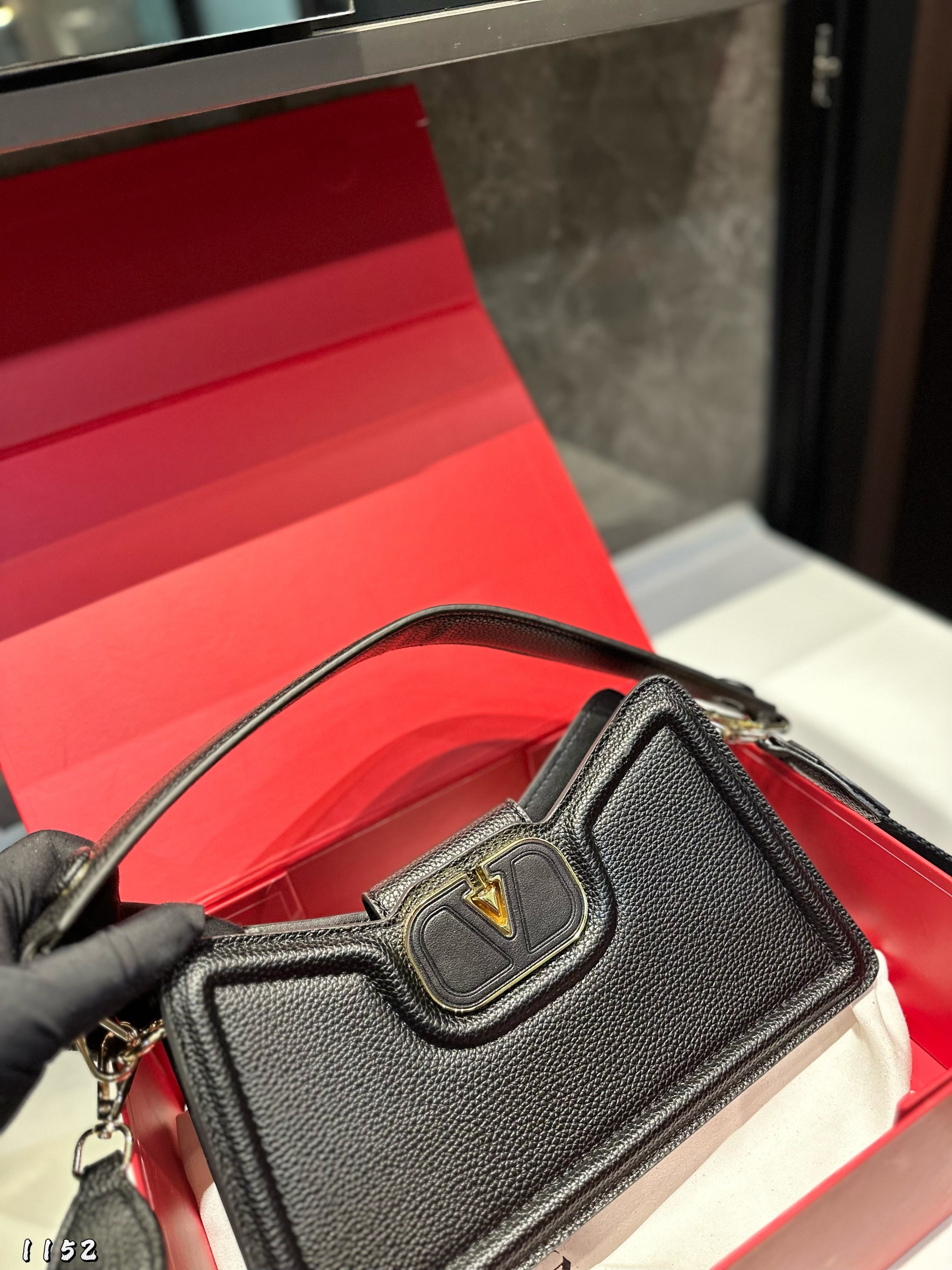 Valent* 25SS Crossbody Bag