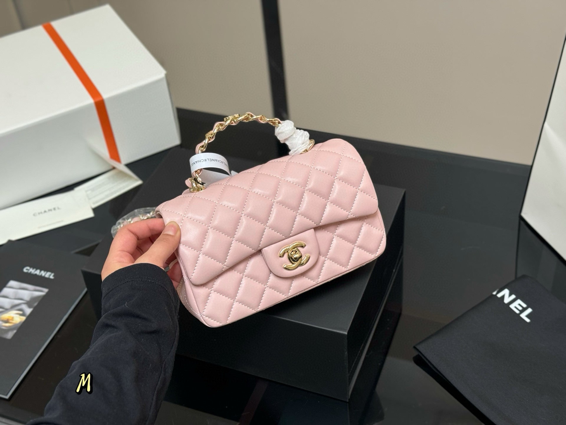 CHAN* 25SS Handle Chain Bag