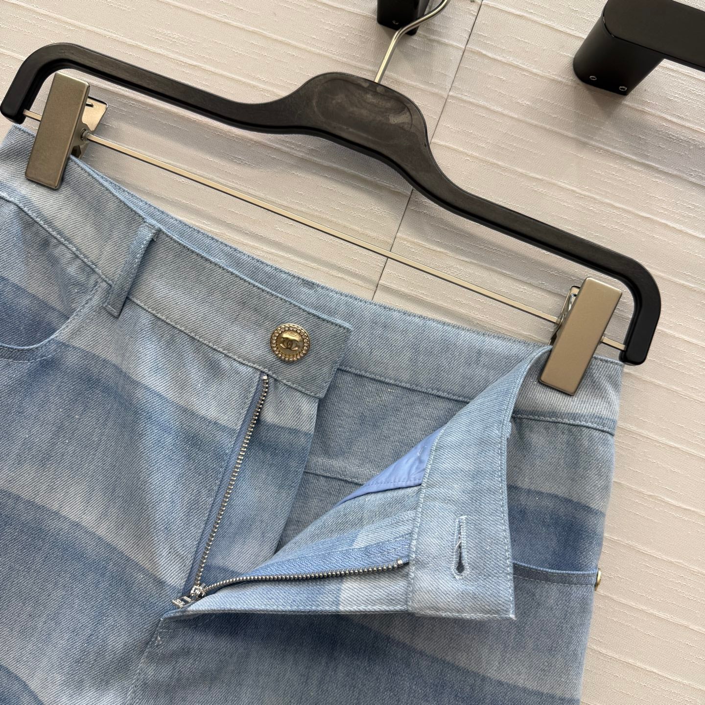 Chanel 26SS Resort Collection: Denim Jacket / High-Waisted Wide-Leg Trousers