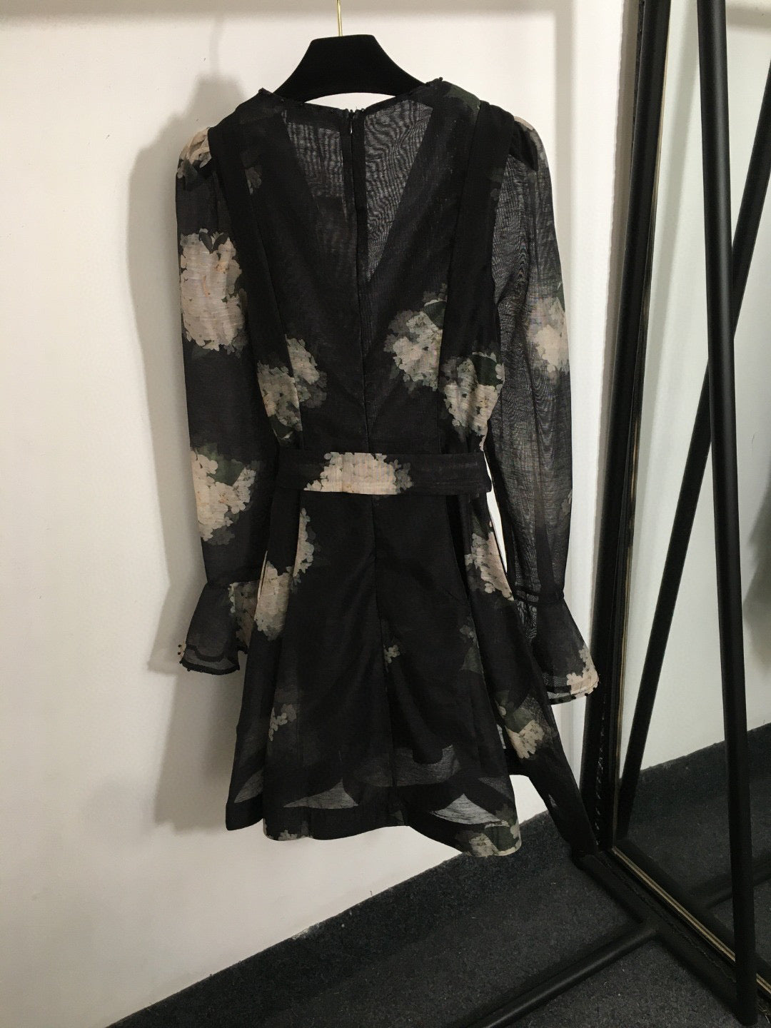 Retro Floral Print V-Neck Dress