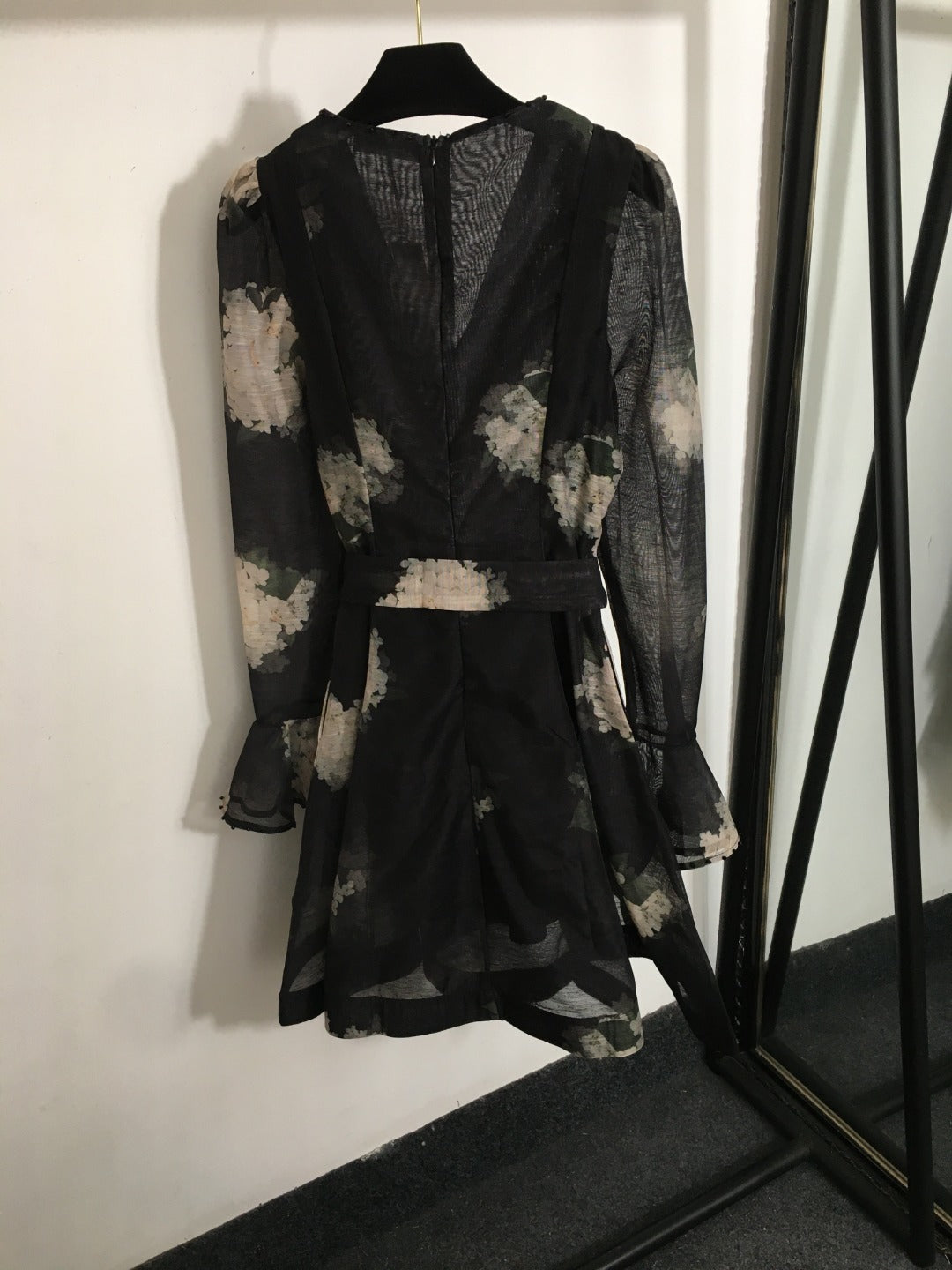 Retro Floral Print V-Neck Dress