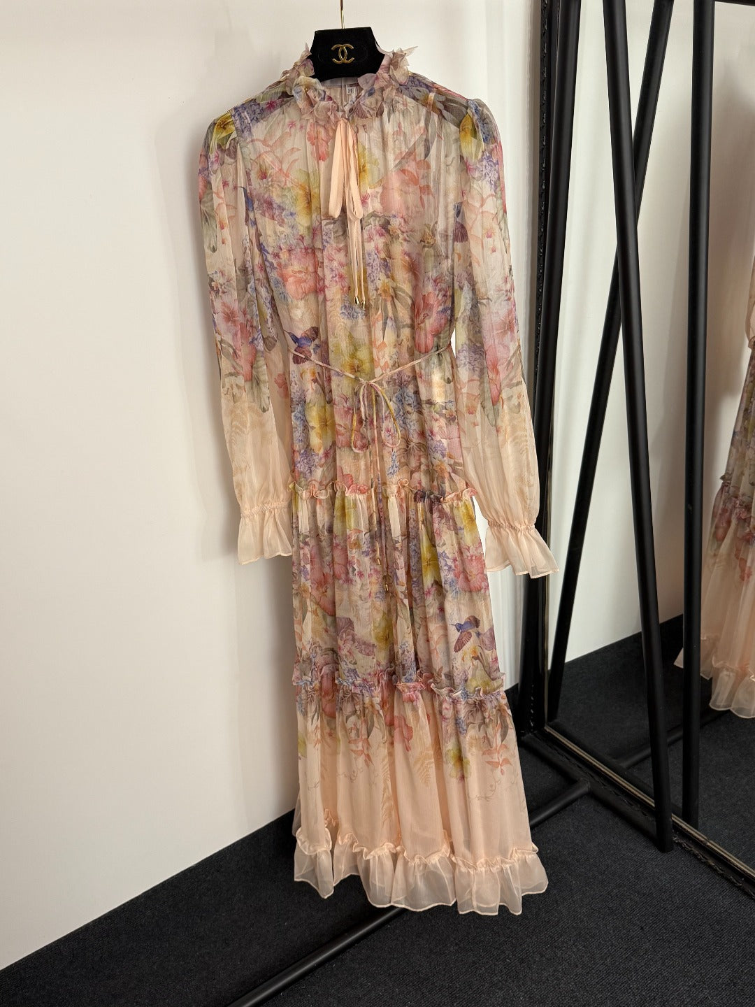 Elegant, Waist-Defining Dress with Colorful Print