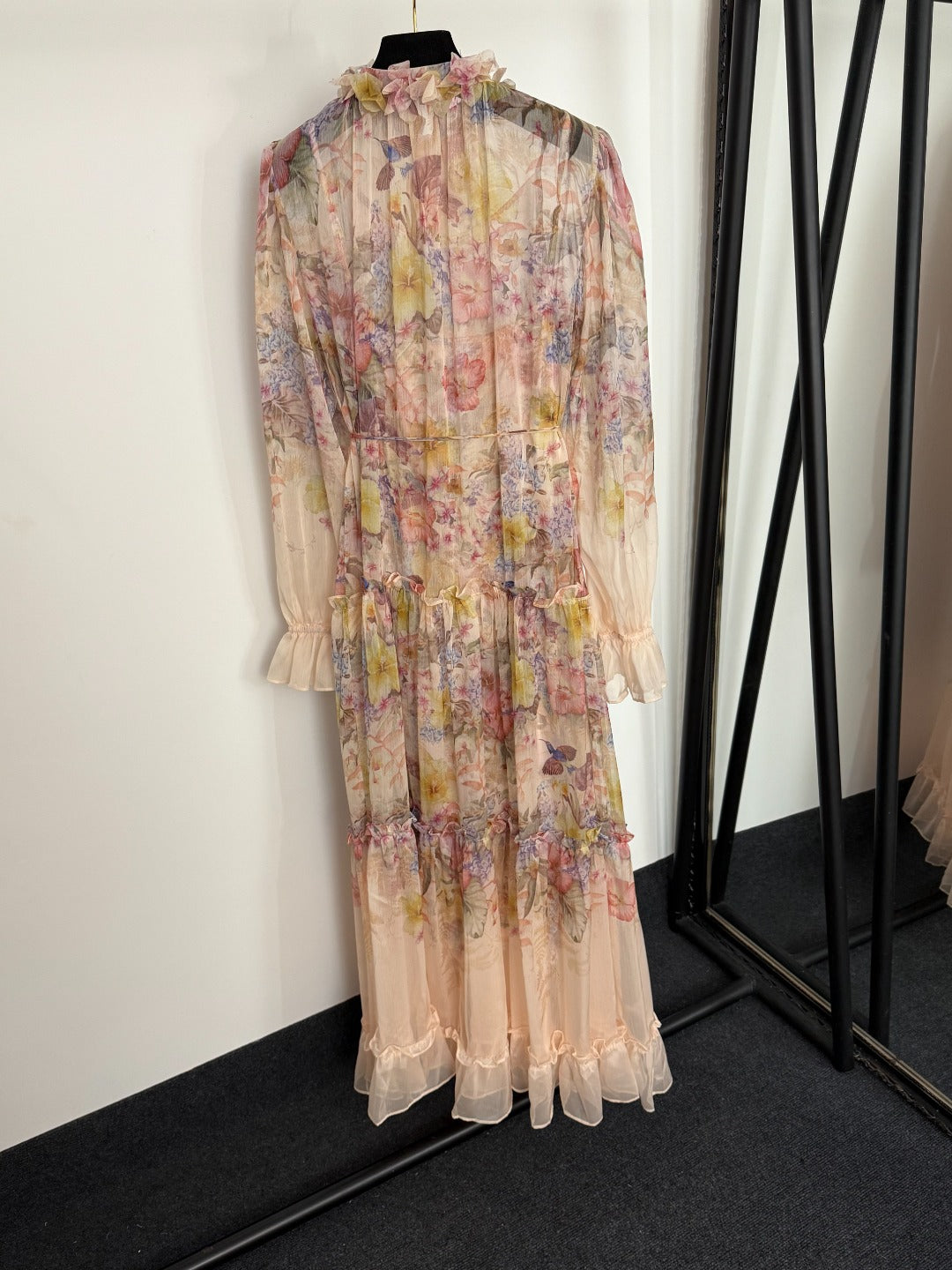 Elegant, Waist-Defining Dress with Colorful Print