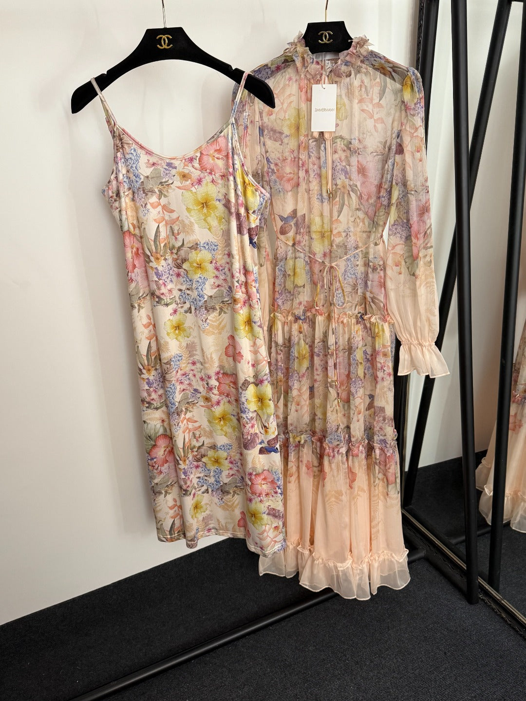Elegant, Waist-Defining Dress with Colorful Print