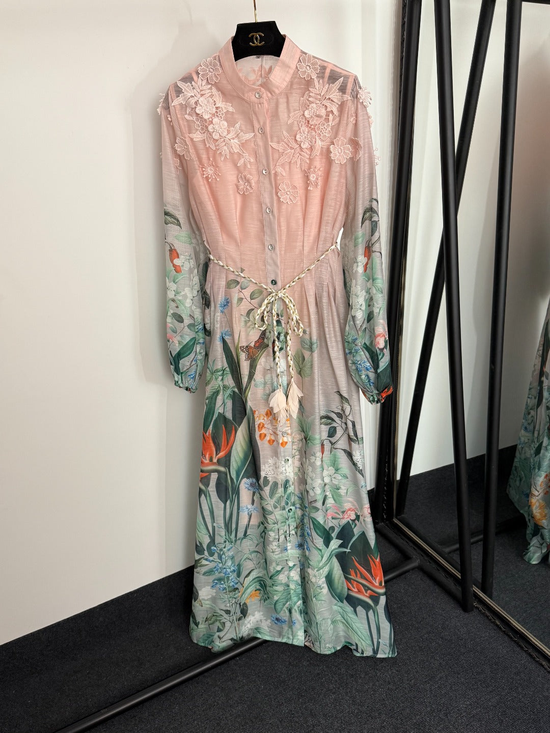 Lace-Embroidered, Color-Blocked Floral Dress — Elegant Printed, Waist-Cinching Dress