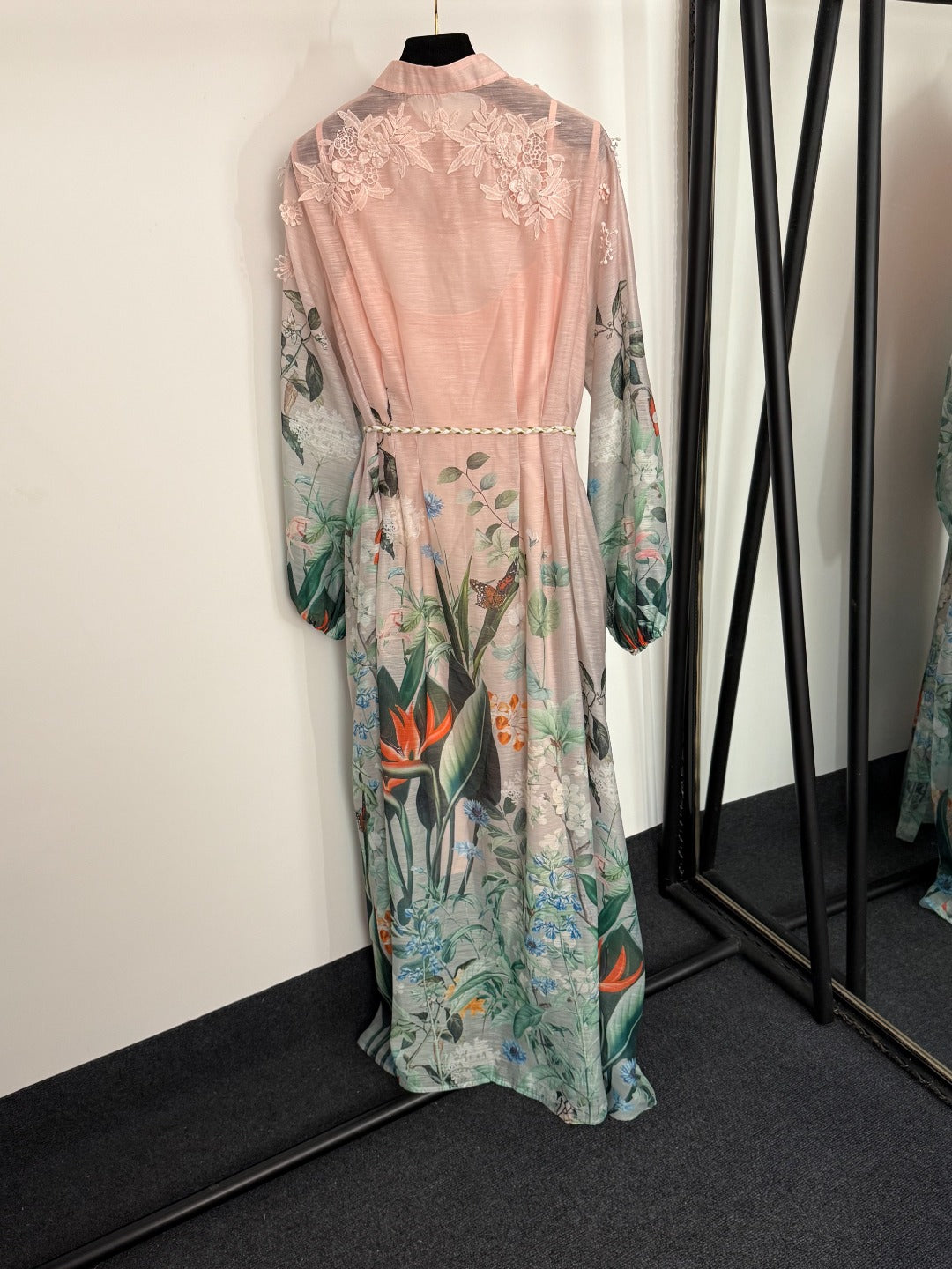 Lace-Embroidered, Color-Blocked Floral Dress — Elegant Printed, Waist-Cinching Dress