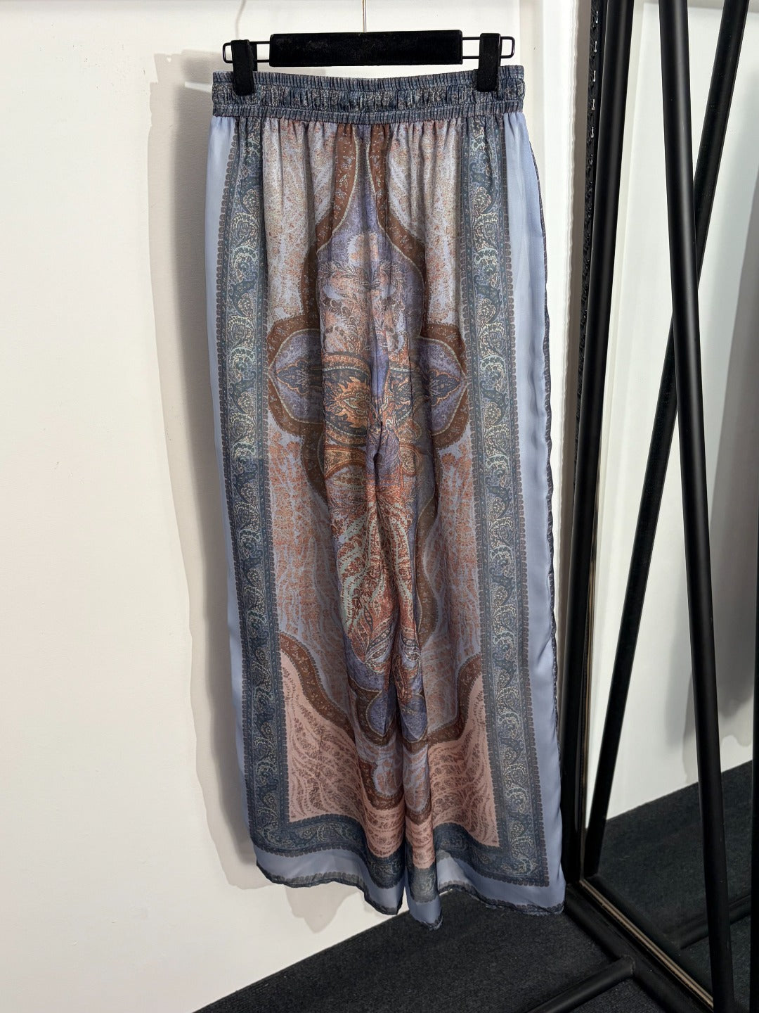 Elegant Retro-Print Long-Sleeve Shirt + High-Waisted Wide-Leg Trousers
