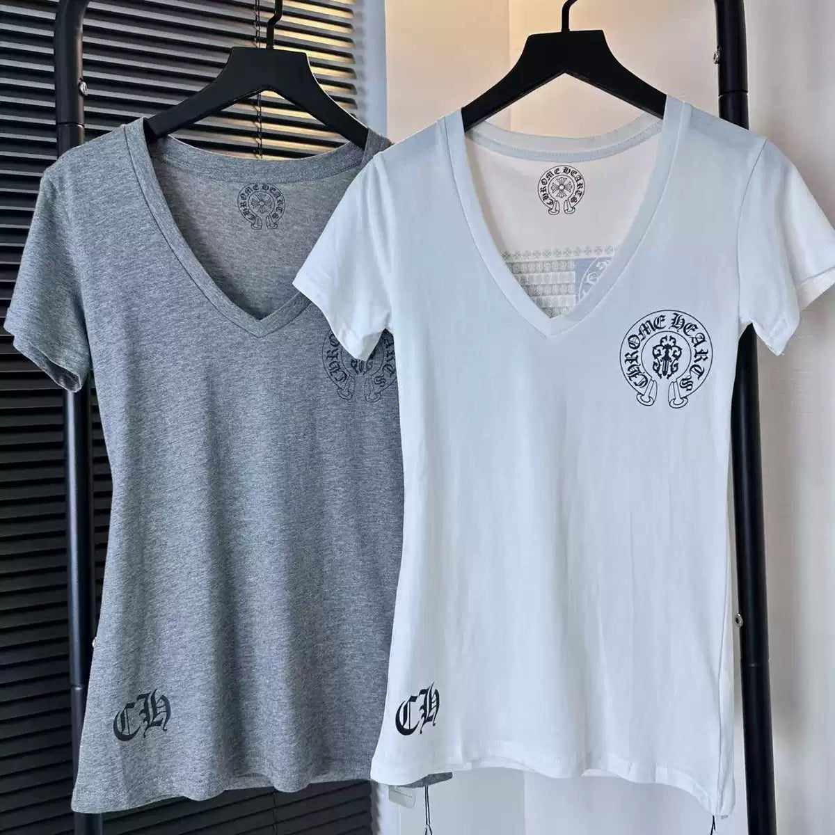 Women's V-Neck Printed Short-Sleeve T-Shirt