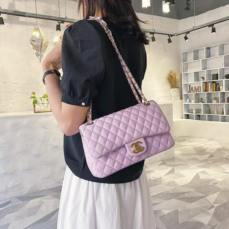 Stylish and versatile chain bag