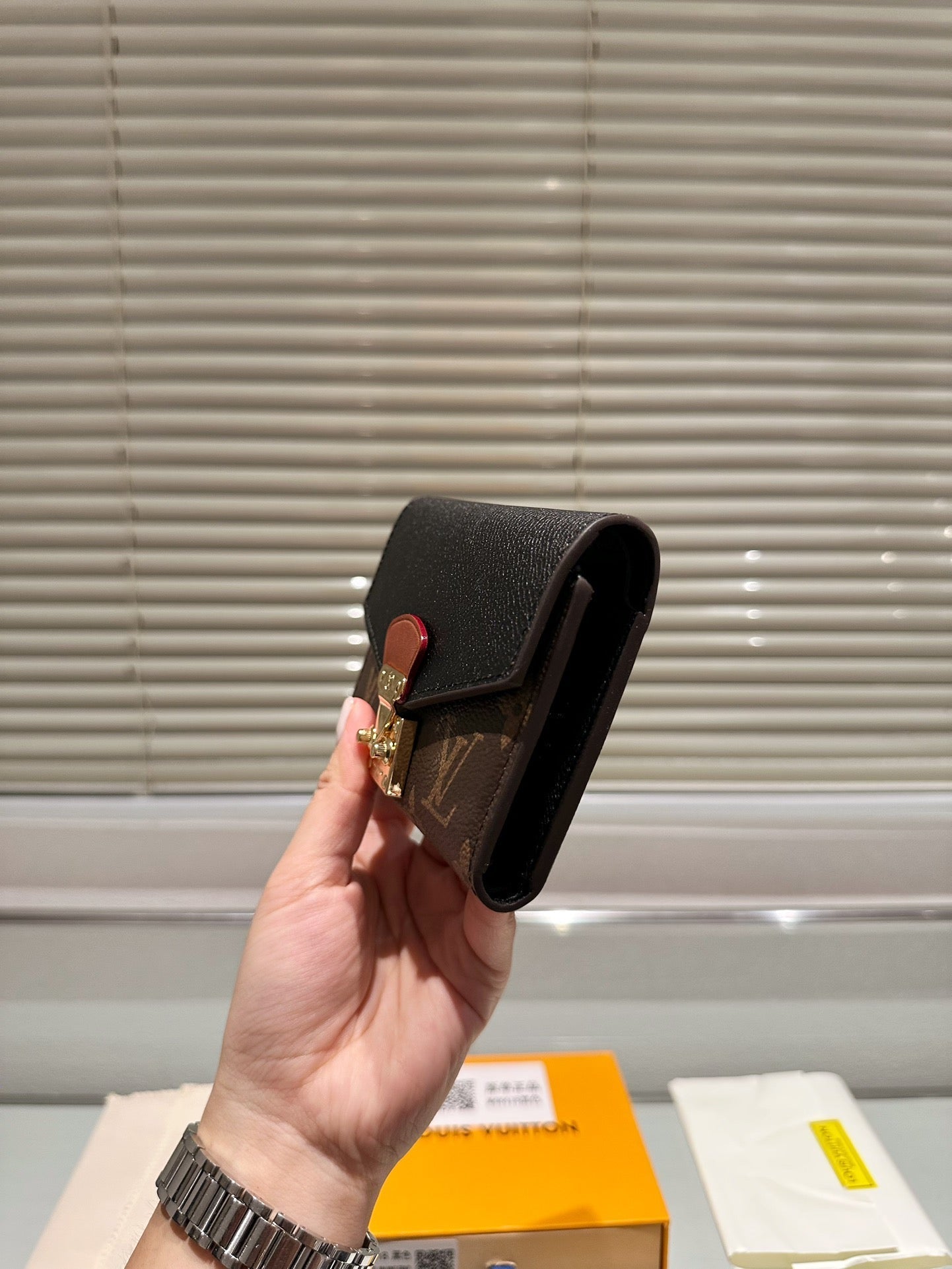 L   New Wallet