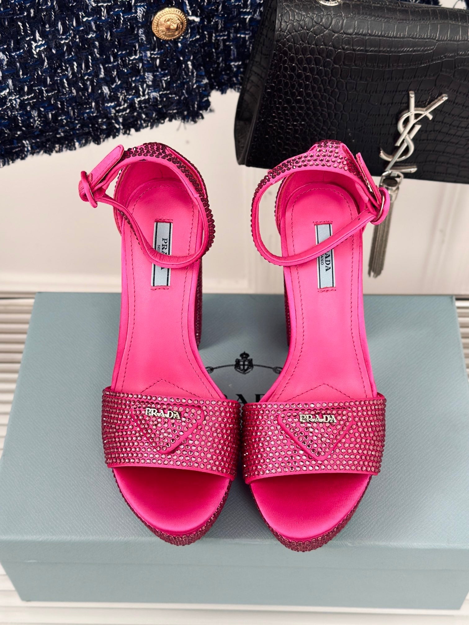 P new triangle rhinestone shoesVIP1:1