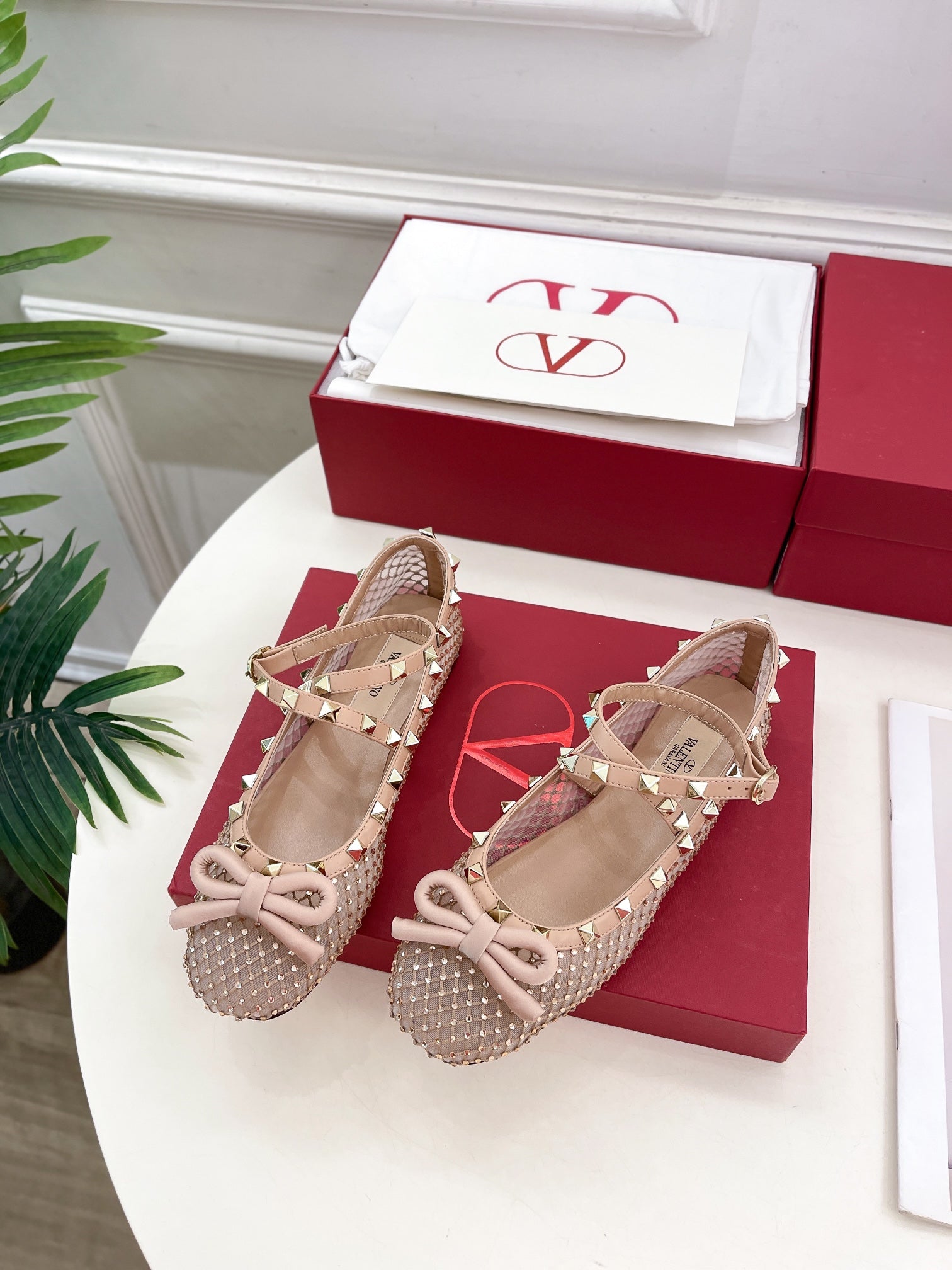 V new rivet rhinestone mesh ballet shoes VIP1：1