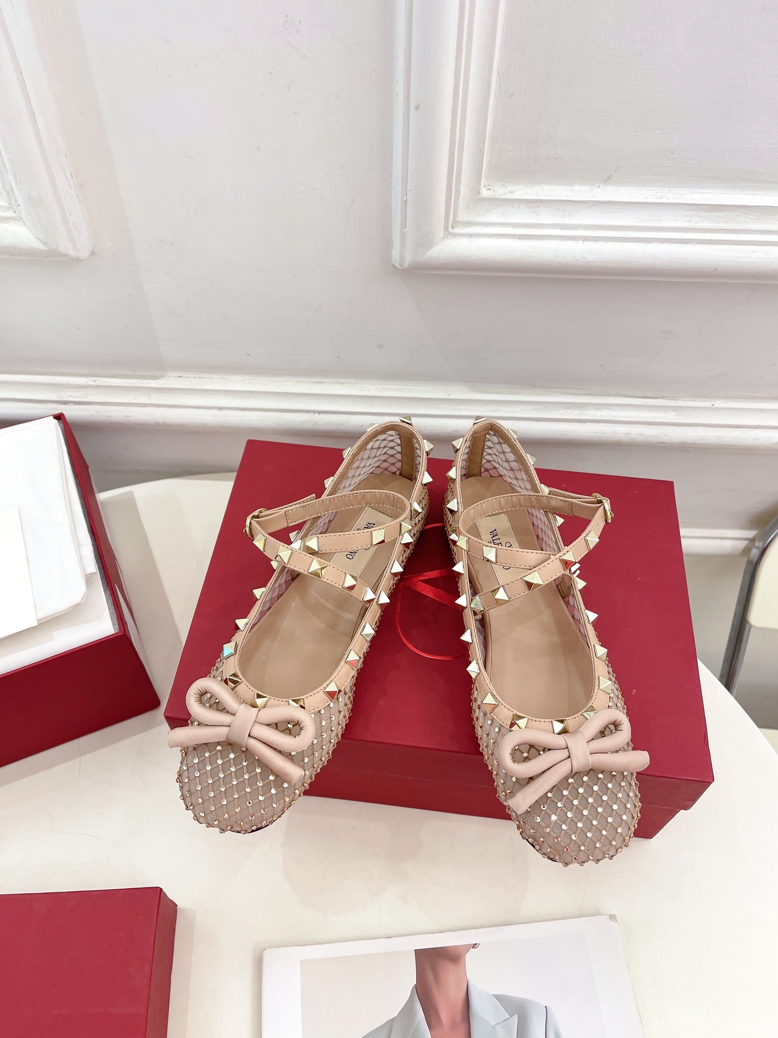 V new rivet rhinestone mesh ballet shoes VIP1：1
