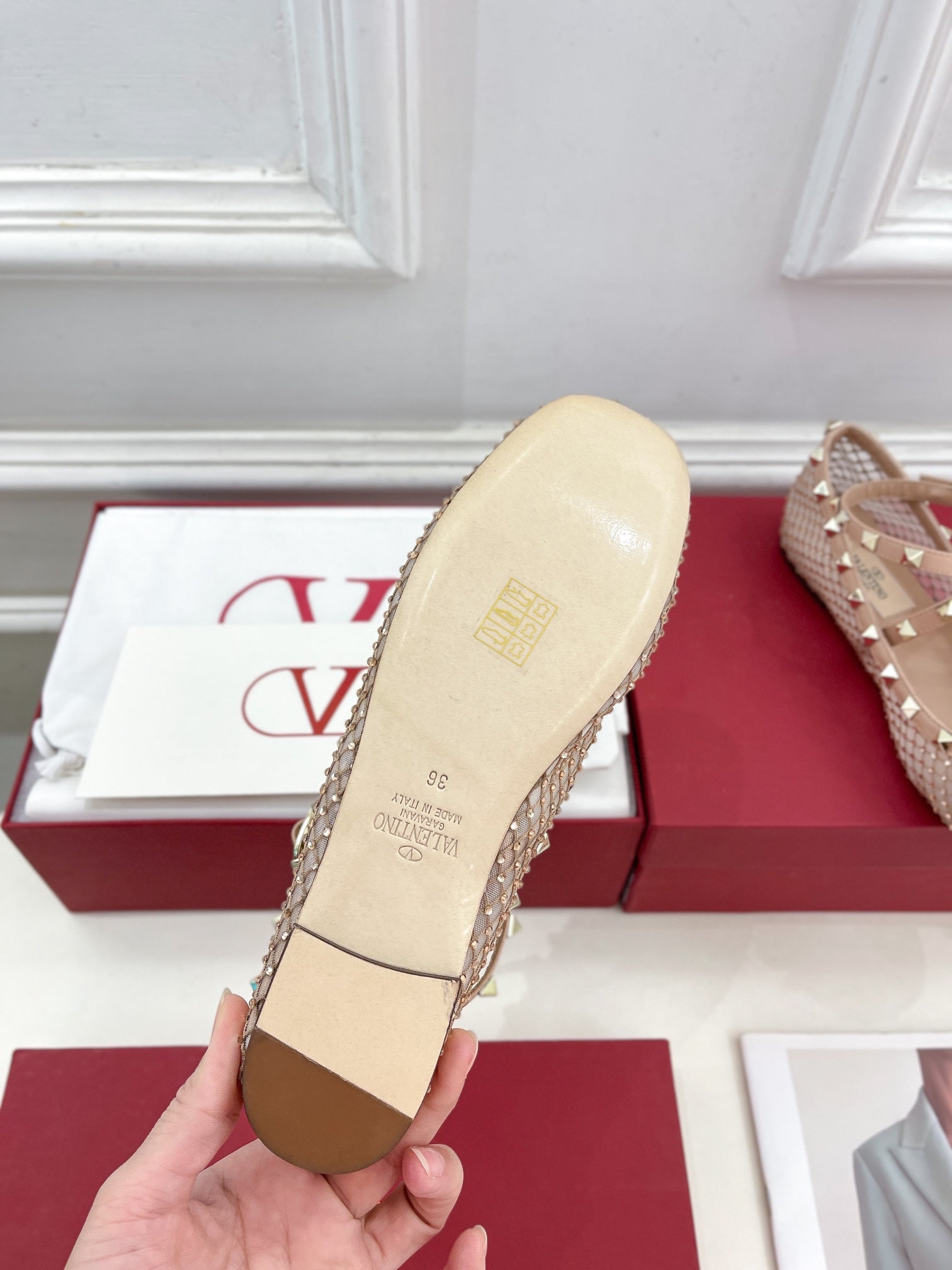 V new rivet rhinestone mesh ballet shoes VIP1：1