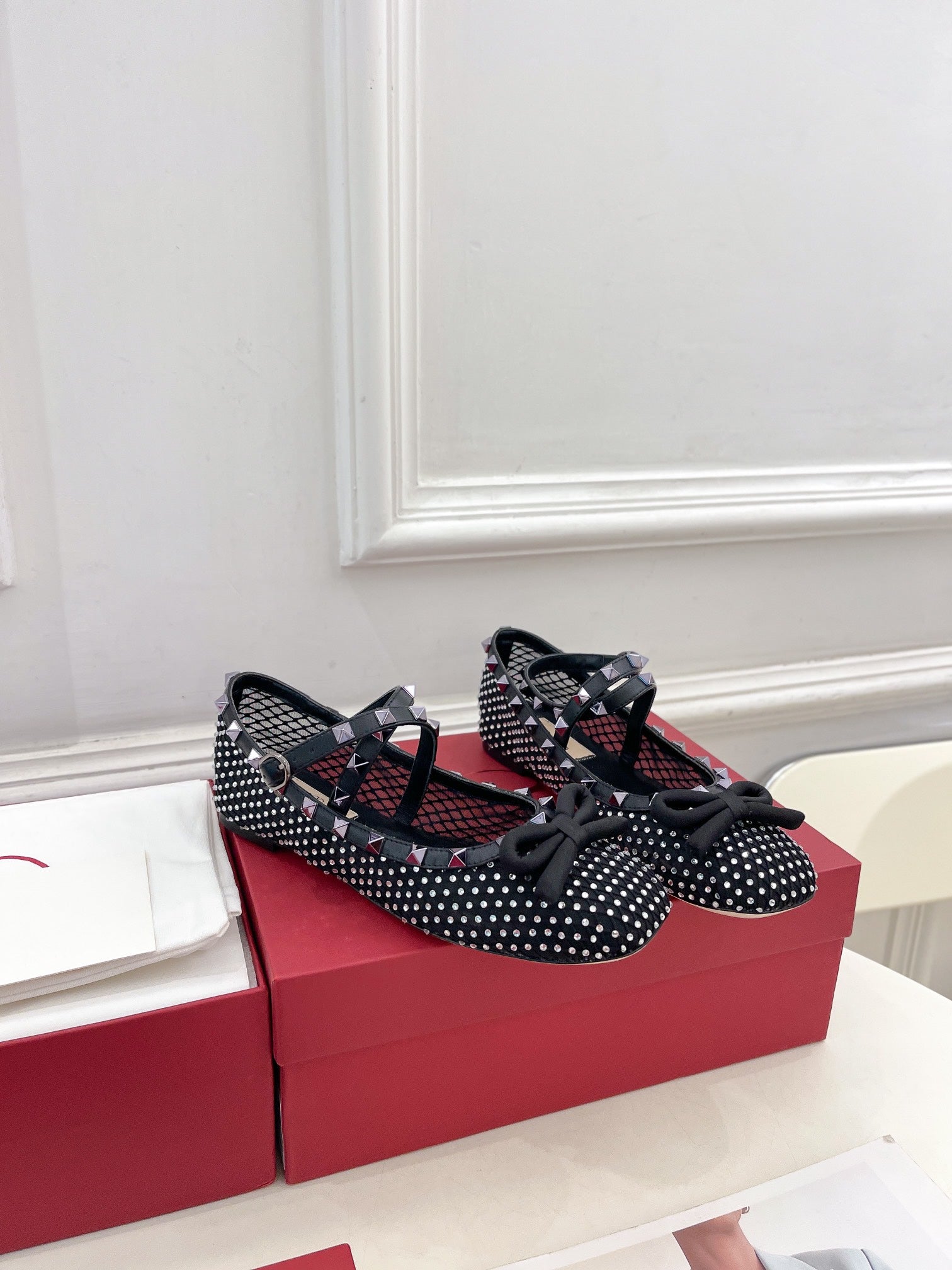 V new rivet rhinestone mesh ballet shoes VIP1：1