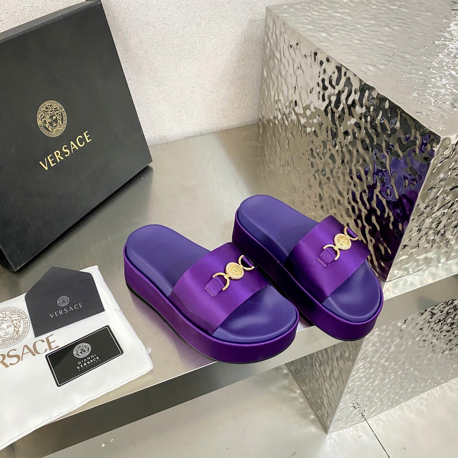 New waterproof platform  V    VIP1:1
