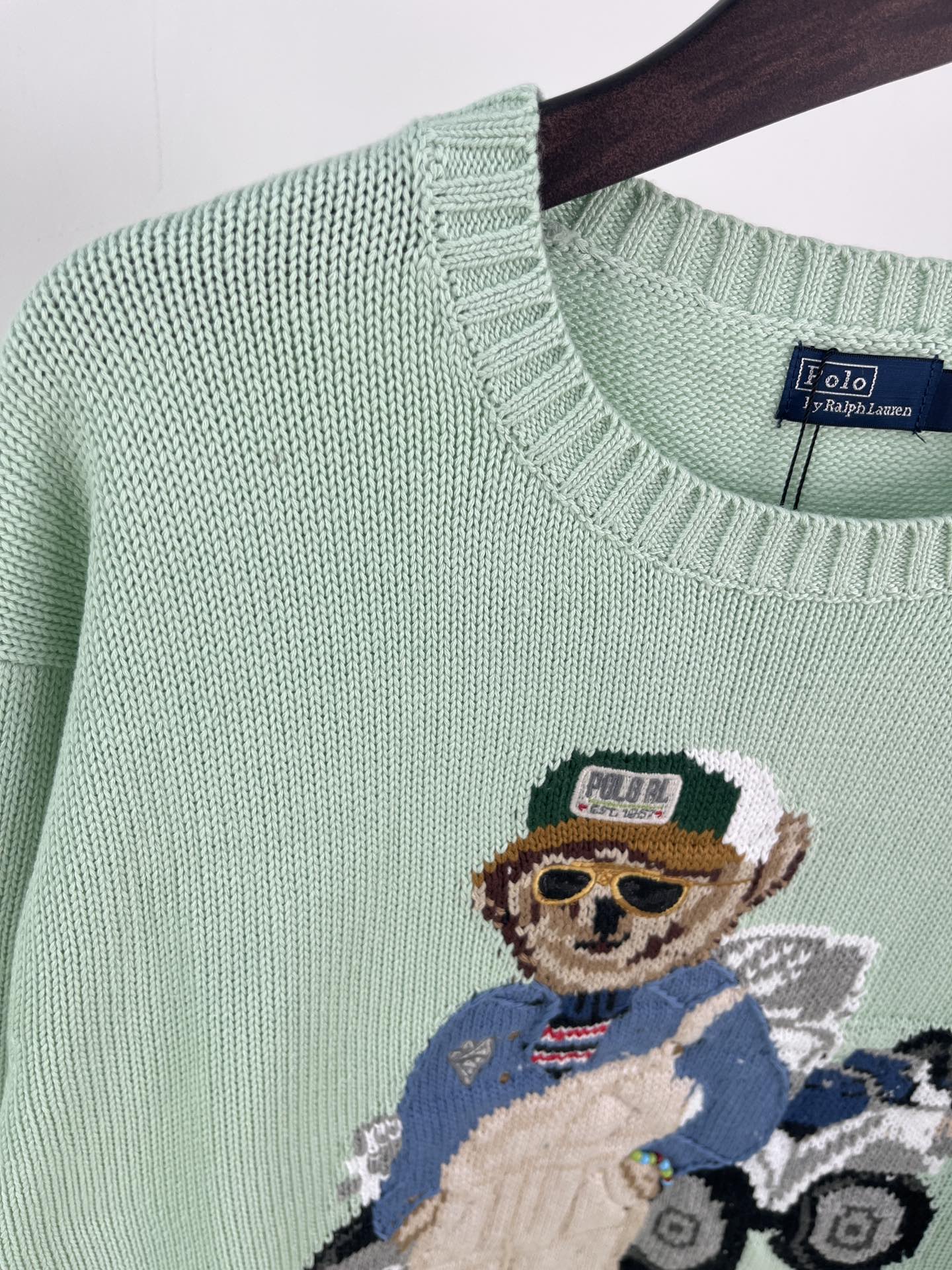 Ralph Laur** Bear Heavy Embroidery RL Round Neck Knit Pullover Top Porcelain Green